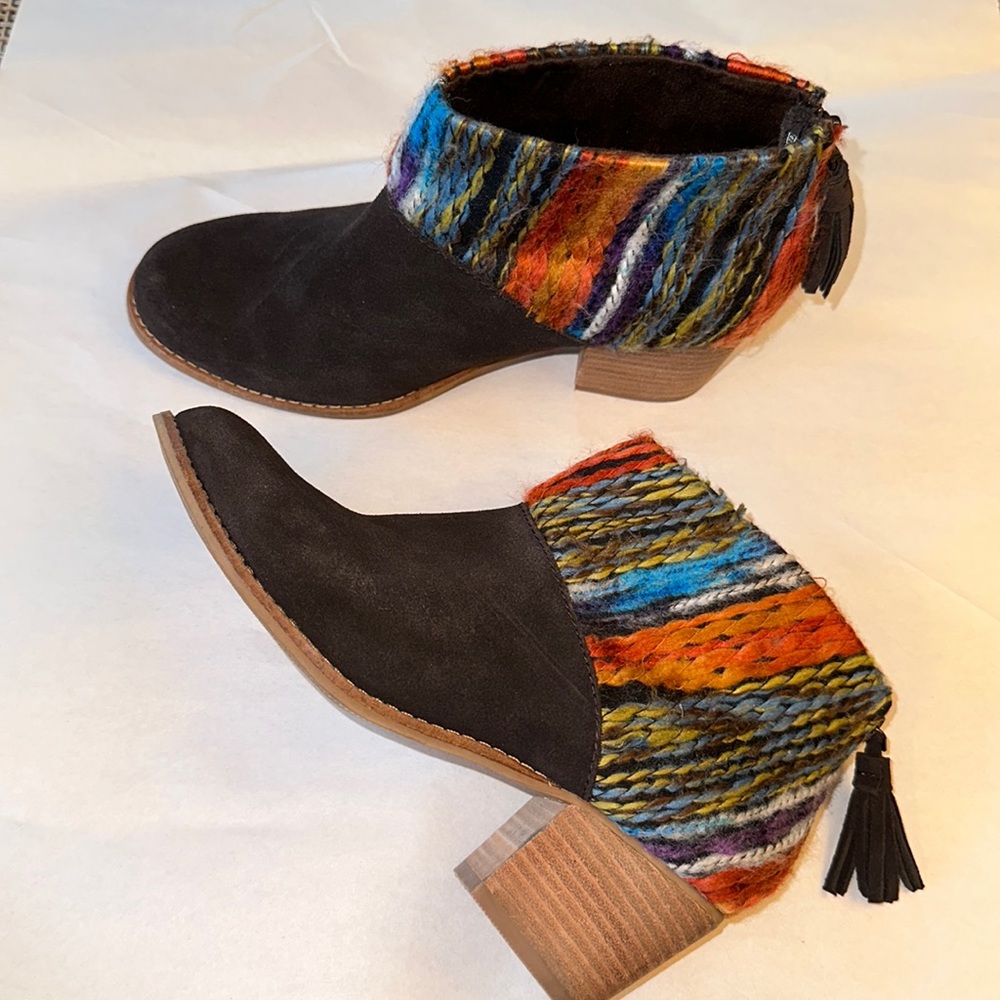 Toms Leila Chocolate Brown Suede & Multi Color Yarn Booties SZ 6 1/2 Boho